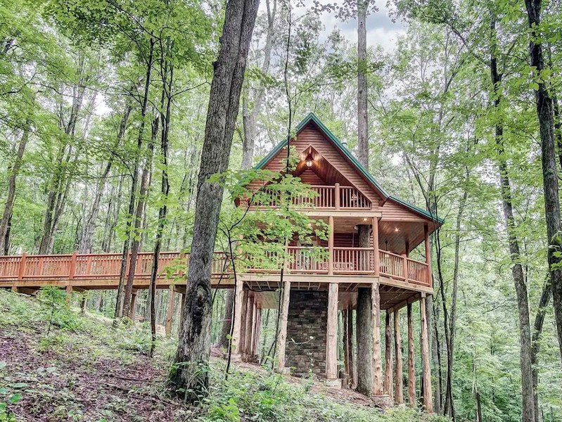 Read more about the article The Ultimate Guide To Hocking Hills Cabin Rentals